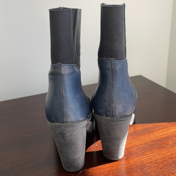 ROBEDER navy Chelsea booties with rubber soles US9/39 - Picture 9 of 9